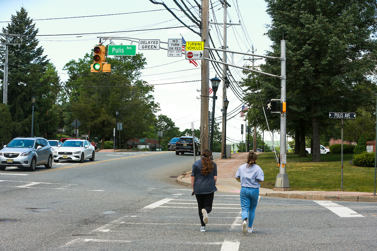 #BergenCounty wants to hear from you! Stop by the Bergen County Fair at Overpeck Park next Wed (8/14) to provide input on roads that pose safety concerns and possible ways to improve them! Learn more about all the NJTPA-funded Local Safety Action Plans: l8r.it/Z7f7