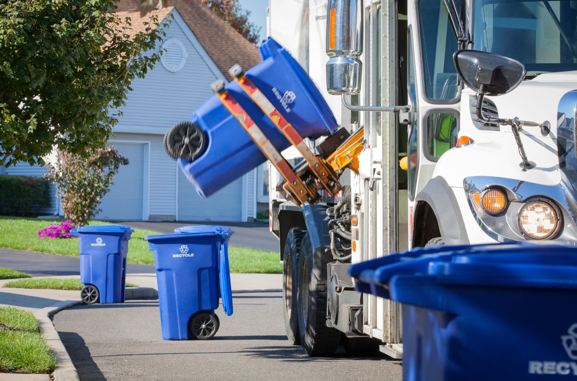 clackamascounty's tweet photo. Are you recycling right in #ClackCo? Check the list. It won’t take long, and it will make a difference for our environment. https://t.co/3QaE7oy4WI #TuesdayTips https://t.co/WJ2KQr91hi