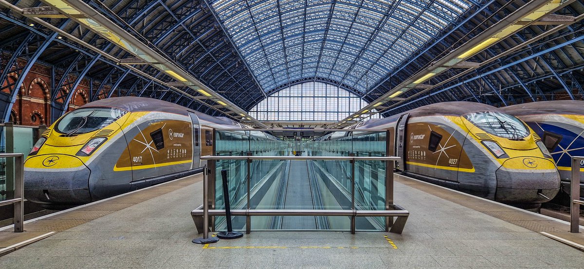 EurostarJustinp's tweet photo. Double gold for eurostar: Both gold Olympic trains at London St Pancras this morning. 🏅🚄🇫🇷
#TrainsNotPlanes
#Paris2024 https://t.co/pKxg9JMgxi