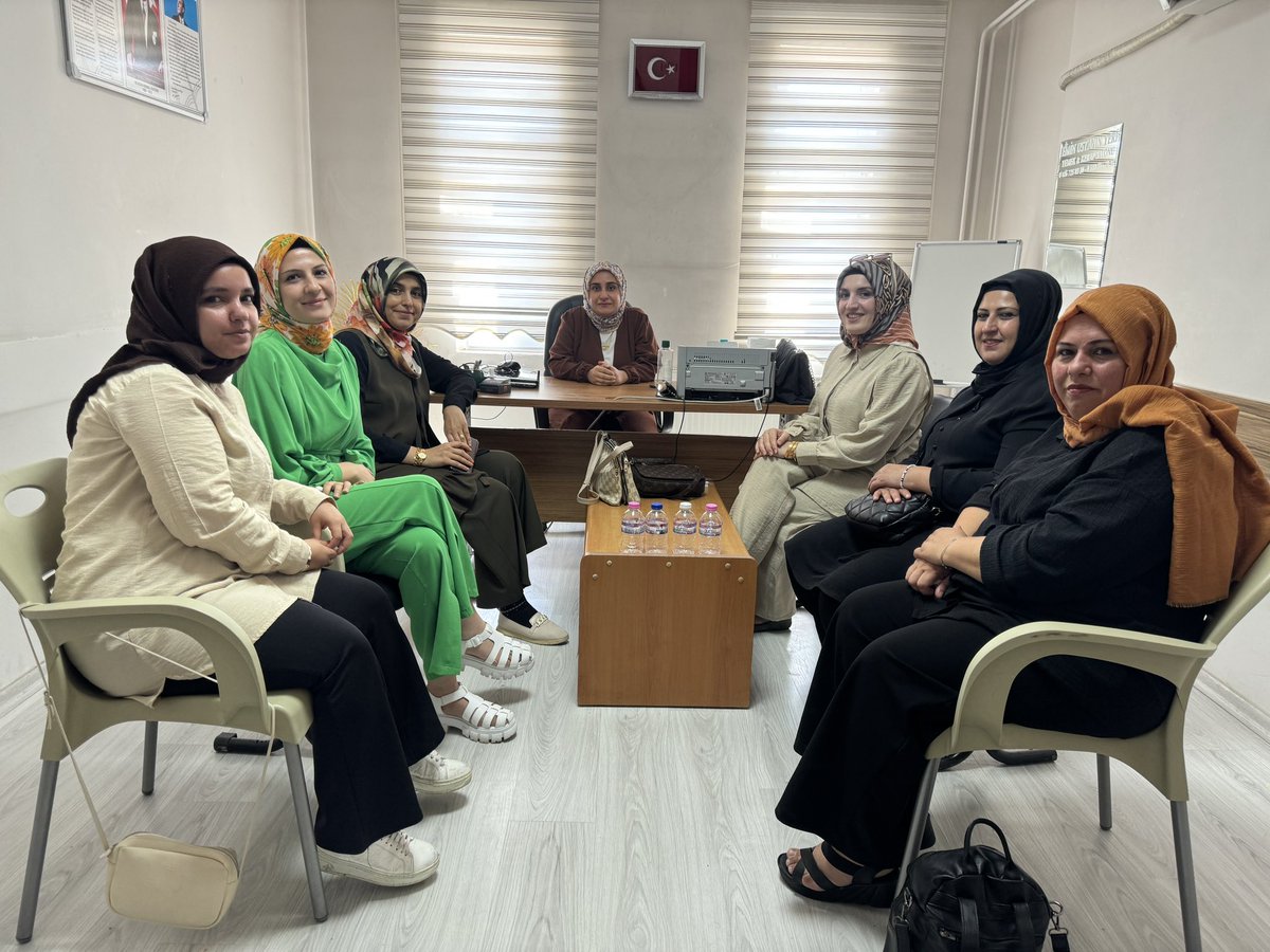 Kadın Kolları Başkanımız <a href="/medinemacinteke/">Medine Maçin Teke</a>  yönetim kurulu üyelerimiz ile birlikte Aile Destek Merkezi ni ziyaret edip istişarelerde bulundu . Kendilerine çalışmalarında başarılar diliyoruz.
<a href="/OsmnCetinkaya/">Osman Çetinkaya</a> <a href="/fbulentkablann/">Faruk Bülent Kablan</a> <a href="/dr_ishaksan/">Doç.Dr.İshak Şan</a> <a href="/AvSalihaDiler/">Av. Saliha DİLER</a>