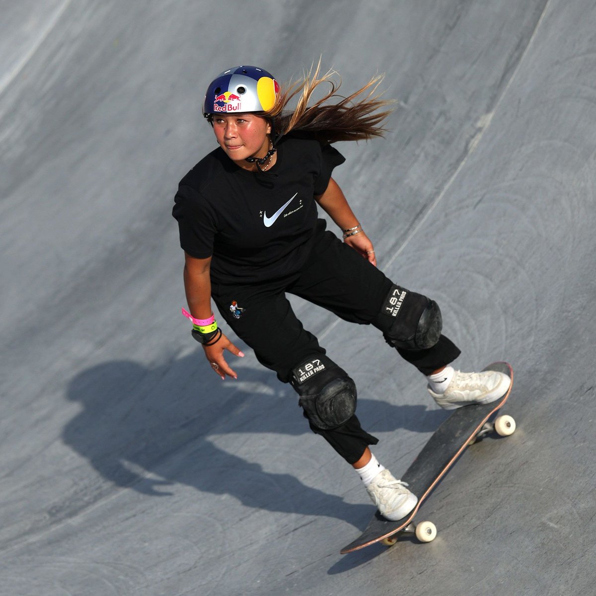 paposfut's tweet photo. Sky Brown é tão FODA que como ela já tinha praticamente se classificado pro skate park nas Olimpíadas, ela decidiu tentar também buscar uma vaga pra disputar o surfe na MESMA OLIMPÍADA!

Porém, dessa vez, acabou não conseguindo vaga para 2024. https://t.co/AWGq7Ridf5