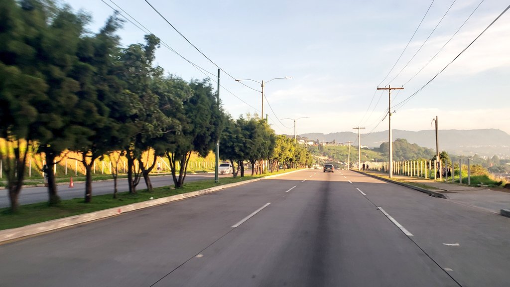 SantosDalia's tweet photo. Libre el #TraficoVN en bulevar #Reformadores zona 4 de #VillaNueva https://t.co/mWaVQHpE1V