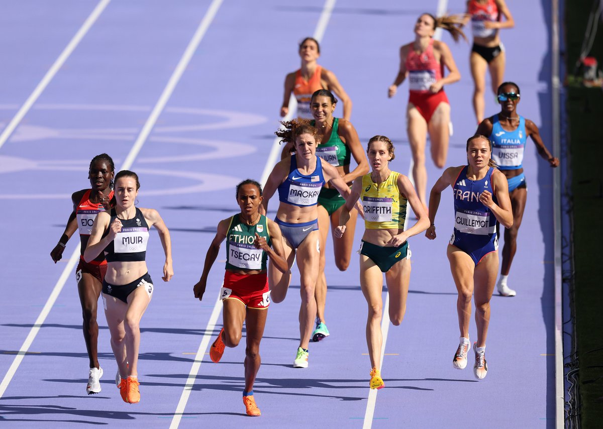UWTrack's tweet photo. If you're just waking up, Sophie O'Sullivan broke her own School Record by another two seconds, running 4⃣:0⃣0⃣.2⃣3⃣ in the first round in Paris.

It was the fastest non-qualifying time, faster than all but the heat 2 winner and faster than every heat 3 time.

#OlympiansMadeHere https://t.co/mhGXmaSnqG