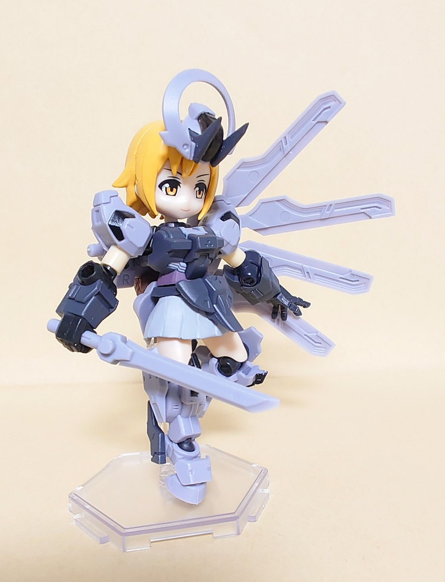 Ｍolly x GUNDAM コラボフィギュア Molly x GUNDAM コラボフィギュア Gundam Molly by Kenny Wong