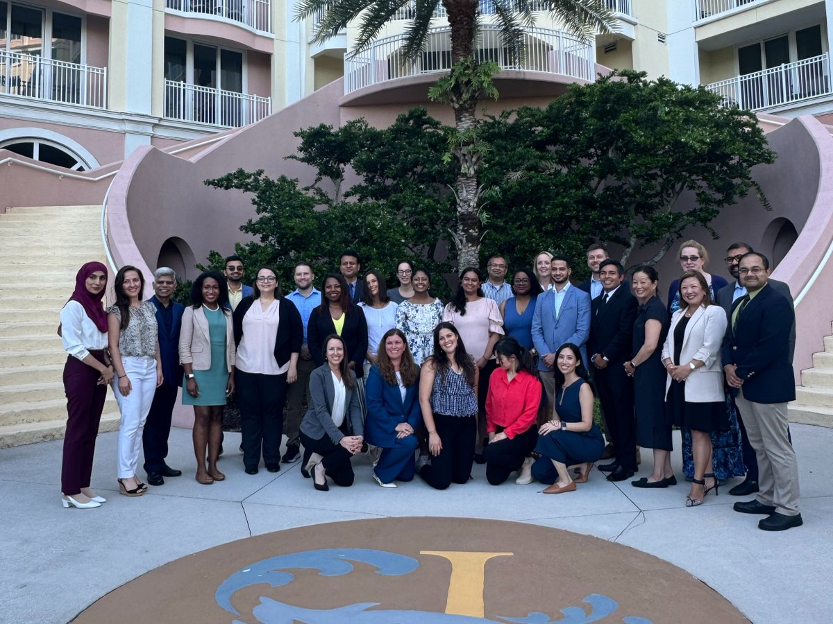 AANmember's tweet photo. Congratulations to our newest #AANPALF graduates! 🎉
  
We're excited to see how they use their #AANleadership skills to improve the field of #neurology and patient care.  

#AANadvocacy https://t.co/QQUP9Yc0Sn