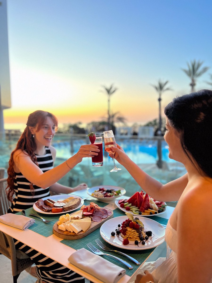 Set the perfect tone for your mornings at Sessions! 🍽️ Enjoy beautiful views, delicious and varied breakfasts and live music. Discover the true rock taste! 🤘😋

#hrhibiza #palladiumhotelgroup #hardrockhotels #ibiza #sessions #breakfast #ibizahotels