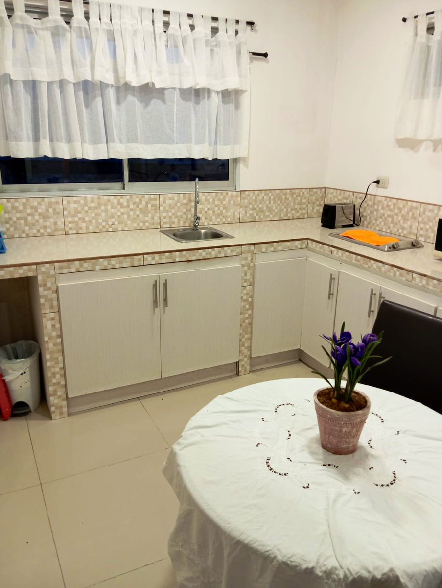 Me ayudan con un RT 🙏
Apartamento Studio en Desamparados (Por La Clinica Marcial F) 
Se alquila: Para persona sola de buenas costumbres! 
Todo incluido y amueblado. 
(Dos aposentos). 
En planta baja
Parqueo
Más información por DM. Gracias ☺️