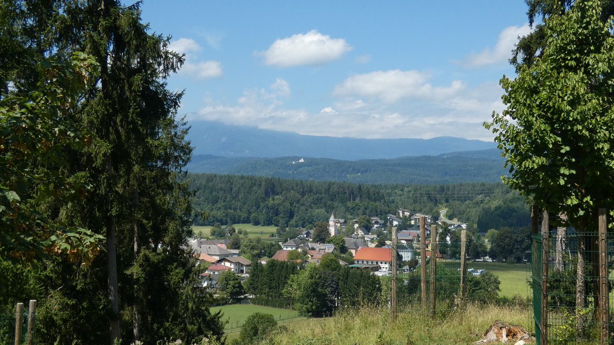 WWien10's tweet photo. Schwüle 27 Grad in #Rosegg in #Kärnten und reichlich #Sonnenschein https://t.co/Apsh0dj9wB