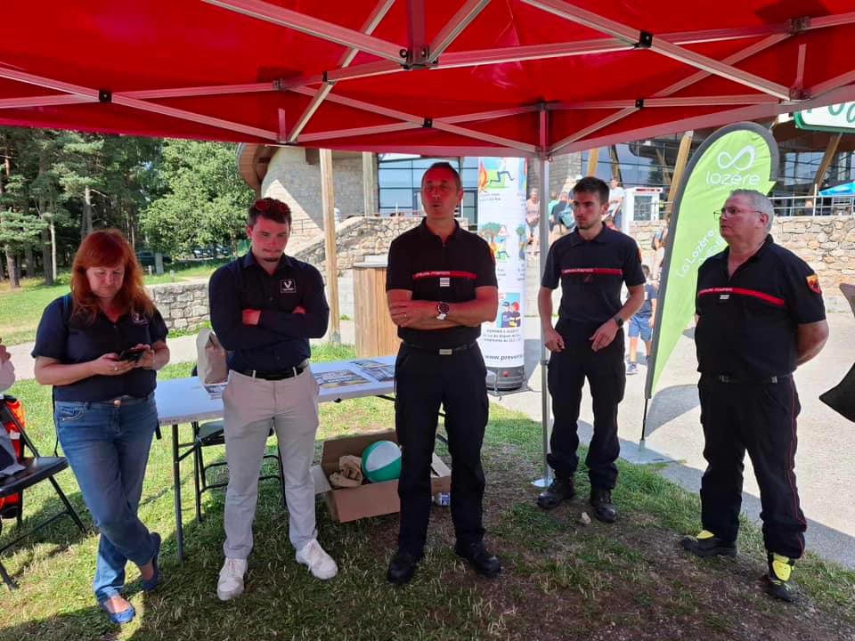 [Campagne #StopMégots]

Samedi 27 Juillet, des sapeurs-pompiers de Saint-Chély été présents sur l’Aire de la Lozère aux côtés du <a href="/sdislozere/">SDIS48</a>, de <a href="/EntenteValabre/">VALABRE</a>, du <a href="/DptLozere48/">Département de la Lozère</a> , de la DIR Massif-Central et de la La <a href="/Occitanie/">Région Occitanie</a> pour une journée prévention des feux de forêt 🔥🌳