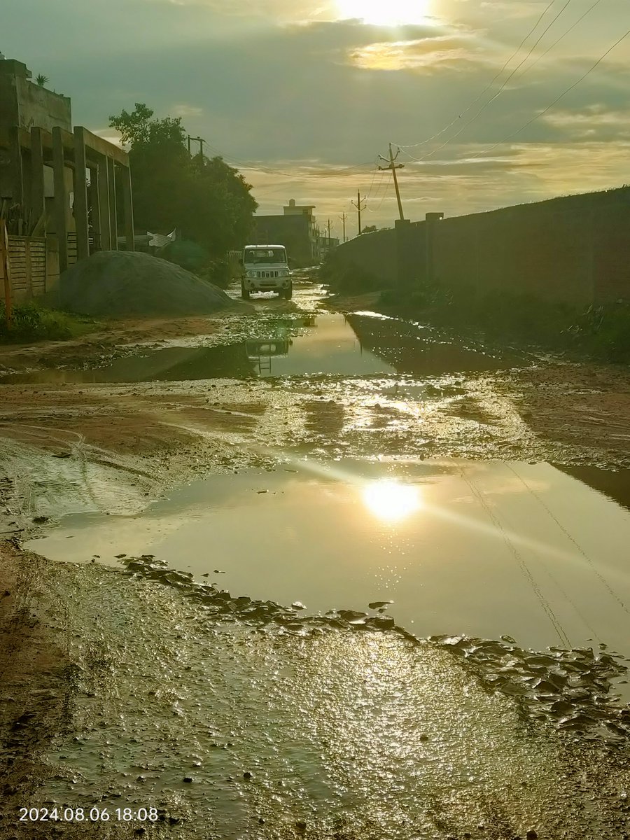 amitkraghu81's tweet photo. Respected Chief Minister sir @myogioffice @myogiadityanath we are at Agra living in hell,see the position of the road in our area and nobody from responsible authority cares,would your office listen to us or living like this will be our destiny in this govt? @UPGovt #roadtohell https://t.co/ewdW1DdMRv