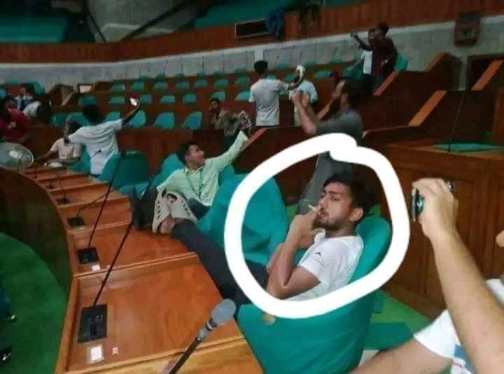 بنگالیوں کا شیر افضل مروت😂