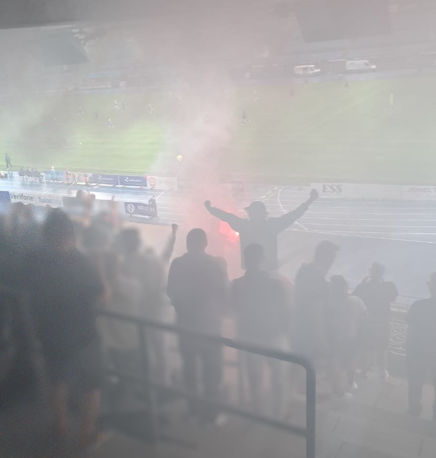 Hämeen poliisi on aloittanut tutkinnan kahdesta räjähderikoksesta liittyen viime lauantaina Lahdessa pelattuun FC Lahden ja HJK väliseen Veikkausliigan jalkapallo-otteluun. #HämeenPoliisi #räjähderikos #JalkapalloFanit 

poliisi.fi/-/poliisi-epai…