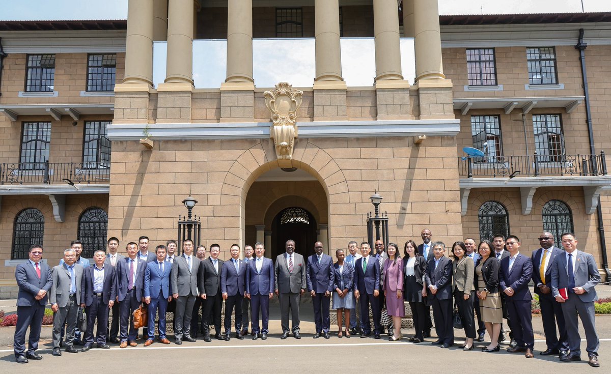 This morning, I had the pleasure of engaging with the Chinese business and media community during their courtesy visit to the Railways HQ offices.