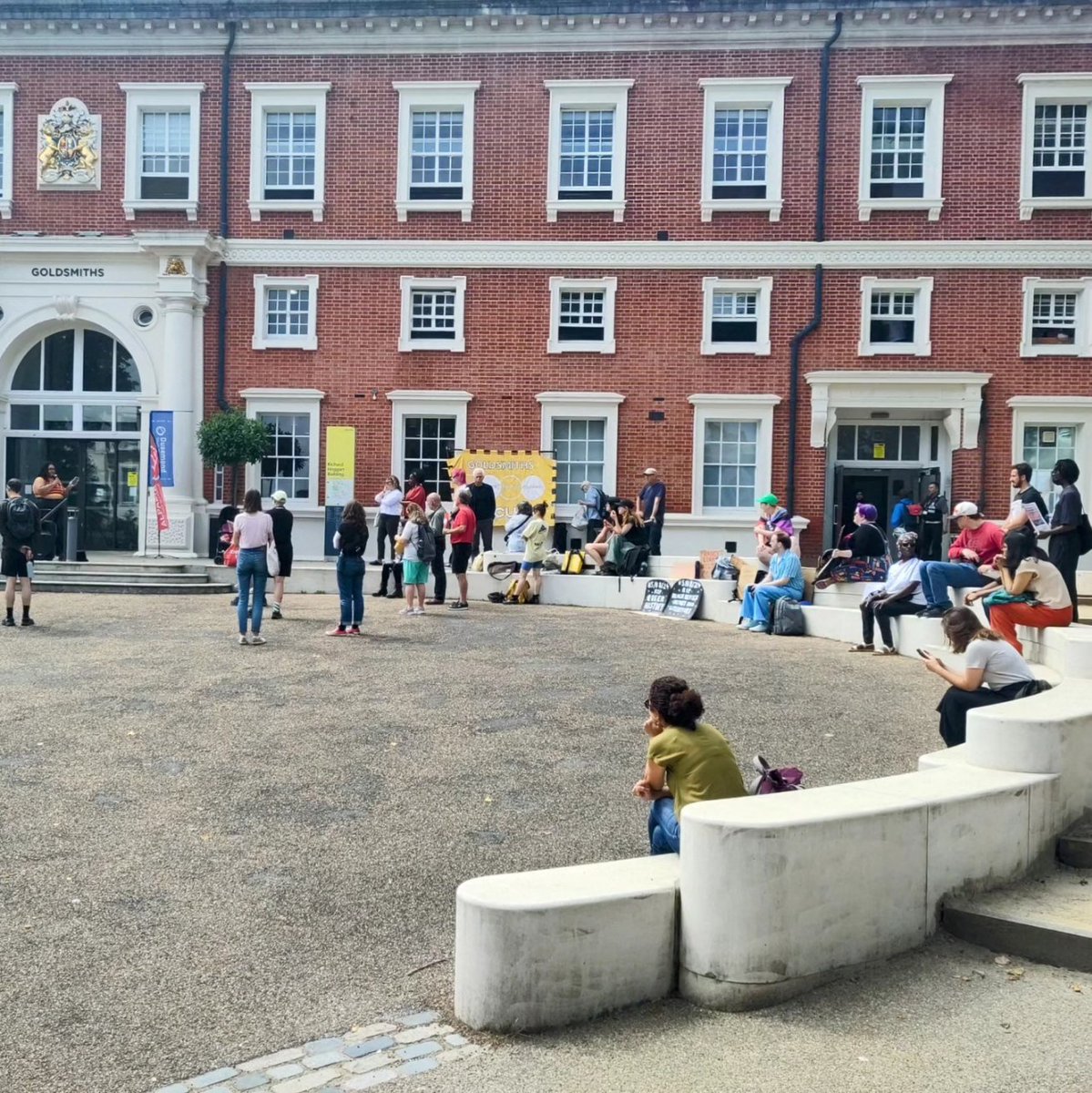 Goldsmiths UCU (@goldsmithsucu) on Twitter photo Students from <a href="/BlackBritHistMA/">MA Black British History</a> <a href="/BlackWriteGold/">MA Black British Literature (2015-2024)</a> <a href="/QueerHistGold/">Centre for Queer History</a> programmes organised a brilliant demo yesterday, co-inciding with the meeting of council, to show support and solidarity to all staff affected by redundancies. Students from <a href="/BlackBritHistMA/">MA Black British History</a> <a href="/BlackWriteGold/">MA Black British Literature (2015-2024)</a> <a href="/QueerHistGold/">Centre for Queer History</a> programmes organised a brilliant demo yesterday, co-inciding with the meeting of council, to show support and solidarity to all staff affected by redundancies.