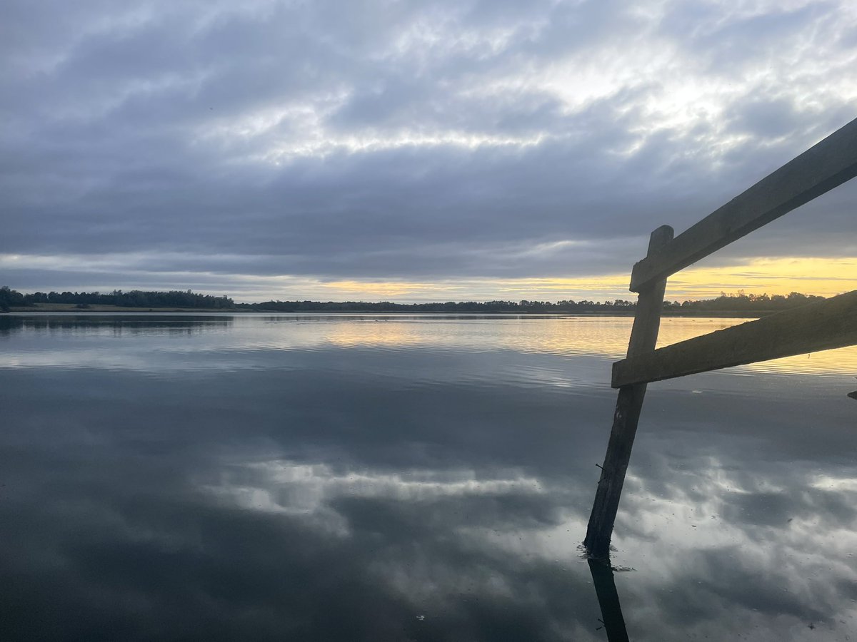 mostlyherenow's tweet photo. Getting up early to catch the light! Beautiful sunrise at Anglers country park 🙏 #walton #sunriseseeker #thelight #Anglers https://t.co/rIEd0OooqF
