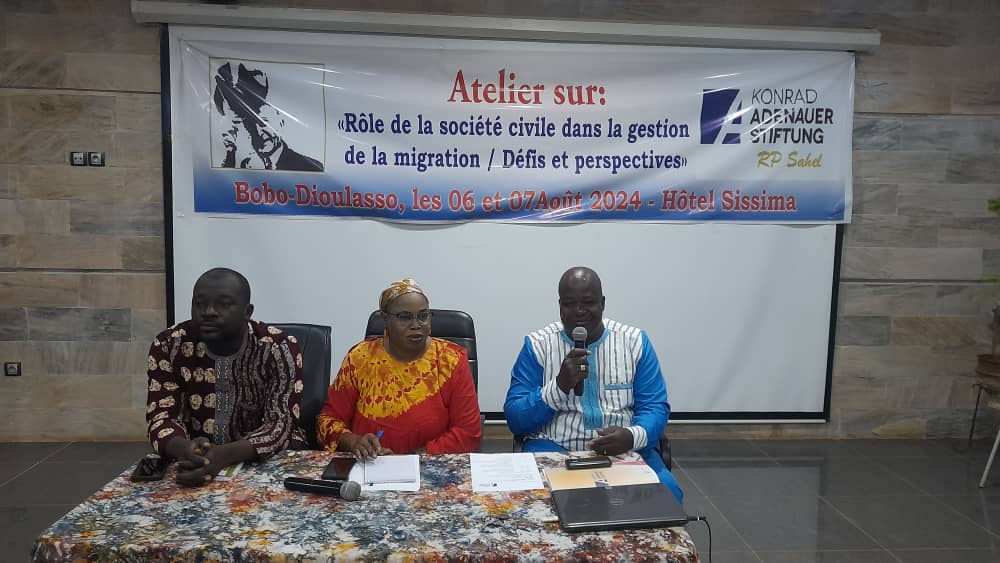 KAS_Sahel's tweet photo. Démarrage ce matin de l'atelier sur le Rôle de la Société Civile dans la gestion de la Migration : défis et perspectives. Une activité du programme Migration de @KAS_Sahel au Burkina-Faso https://t.co/4us5NfIIl2
