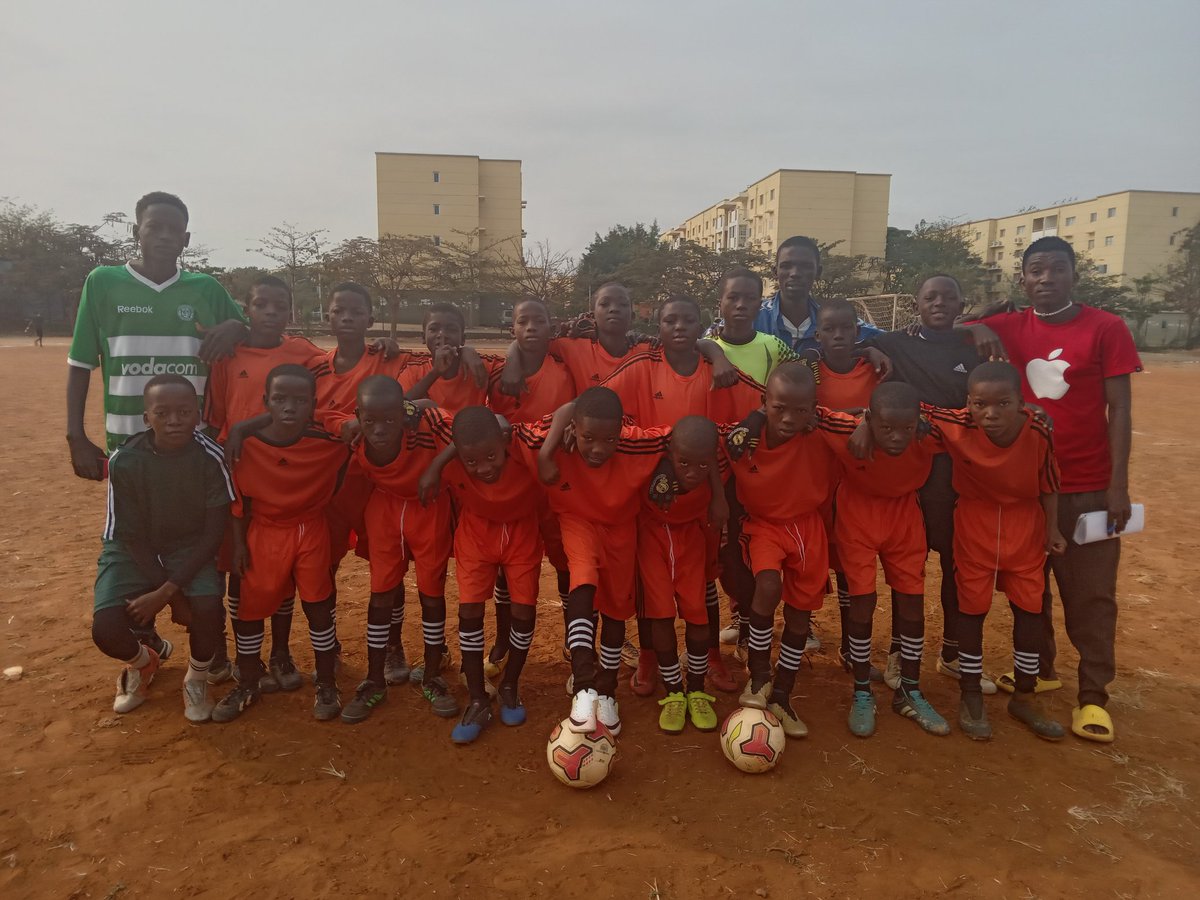 Clube_SequeleSD's tweet photo. O Clube Sequele Sociedade Desportiva, os "Rinocerontes Negros/Pretos", está nas Meias Finais do Gira Cacuaco em Juniores e Seniores. Bravos Guerreiros!! https://t.co/Gs7AqlpGLJ