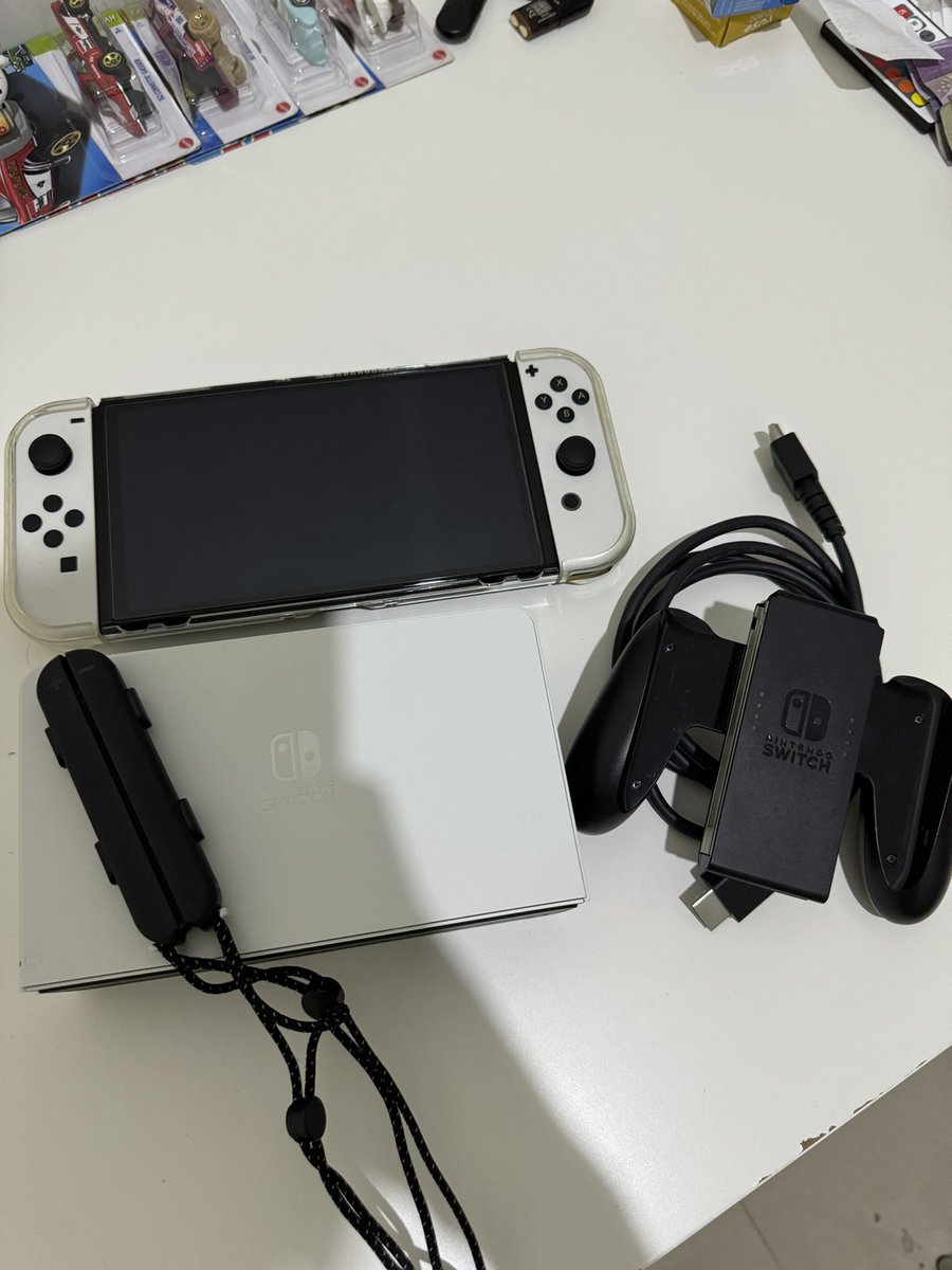 _kattenold's tweet photo. wts nintendo switch oled, details bisa dm aja #wts #nintendoswitch #jkt https://t.co/QPUkKYkrz0