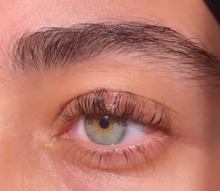 bochraaaa_'s tweet photo. What I wanted vs the result 
For my girls choofo kifh khejli rehaussement de clis 7eragli my lashes + I have hooded eyes chofo kifh my lashes dekhlo bin dek tabtin tae 3ayn so u better tekhmmo 9ebl madiroh 🤓 https://t.co/8alRToCrQQ