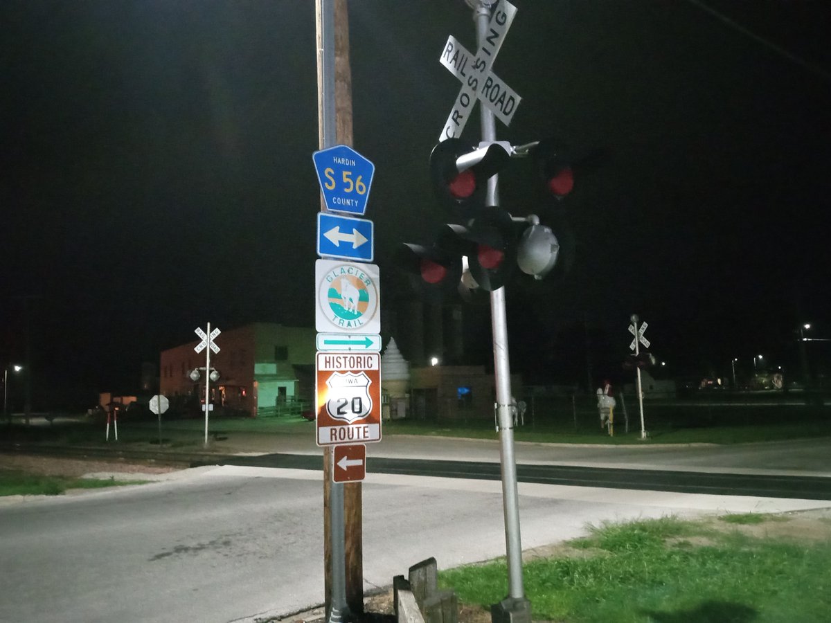 OhmsLaw78's tweet photo. Took 2 walks this morning. 4 AM &amp; 7 AM for a total of 5.42 miles! it was misty and windy nice and cool. 62F Also notice the gullible Trumpers are coming out of the woodwork with their signs 🤣.  #Iowa #Walking #IowaLife #IowaOutdoors #AroundIowa https://t.co/qFwIZEX3hH