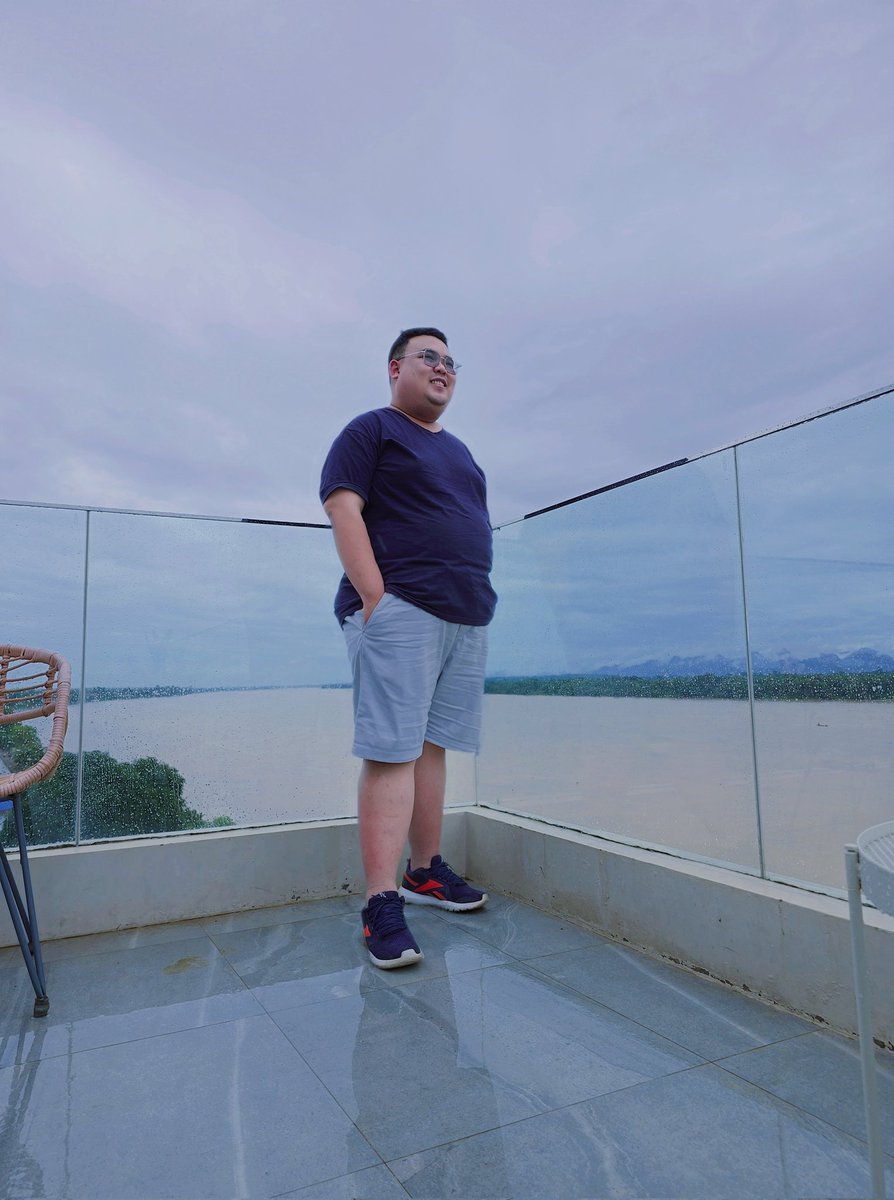 suppraleak's tweet photo. ตราบใดที่ยิ้มได้
โลกก็ยังมีความสดใส
แม้ภายในใจจะเศร้าก็ตาม
#อ้วนอ้วนกลมกลม https://t.co/ubuerG49i1