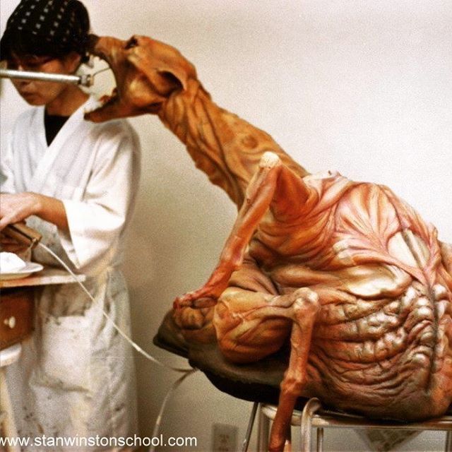 FelippeRocksDB's tweet photo. #BehindTheScenes with the dog creature
The Thing, 1982 https://t.co/dfiAEYJAtO