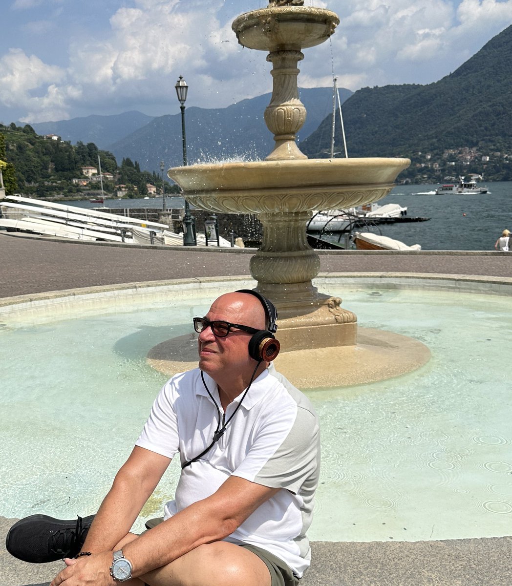Grado's tweet photo. Grados RS1x enjoying Lake Como…
#lakecomo #gradolabs #headphones #music https://t.co/pSWA8bTUKZ