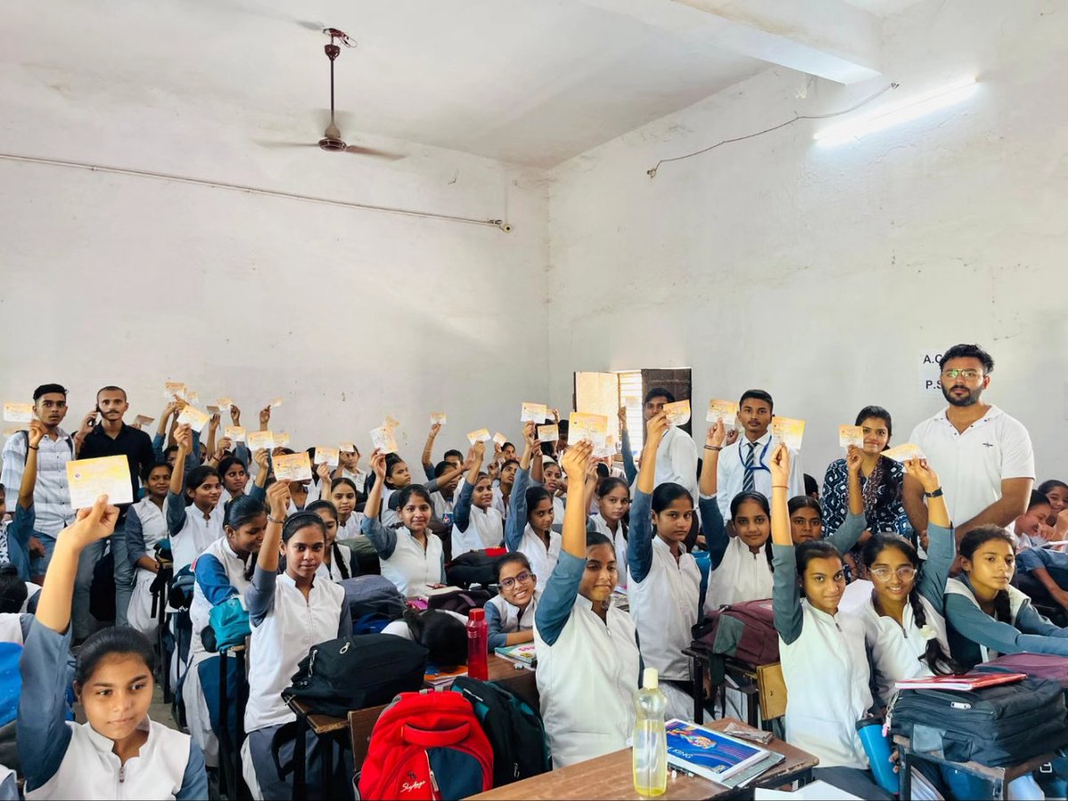 BatarArjun's tweet photo. Glimpses of School membership campaign  from Hapur 

The excitement and enthusiasm of students to be a member of ABVP is inspiring. https://t.co/uPq8txuPzD