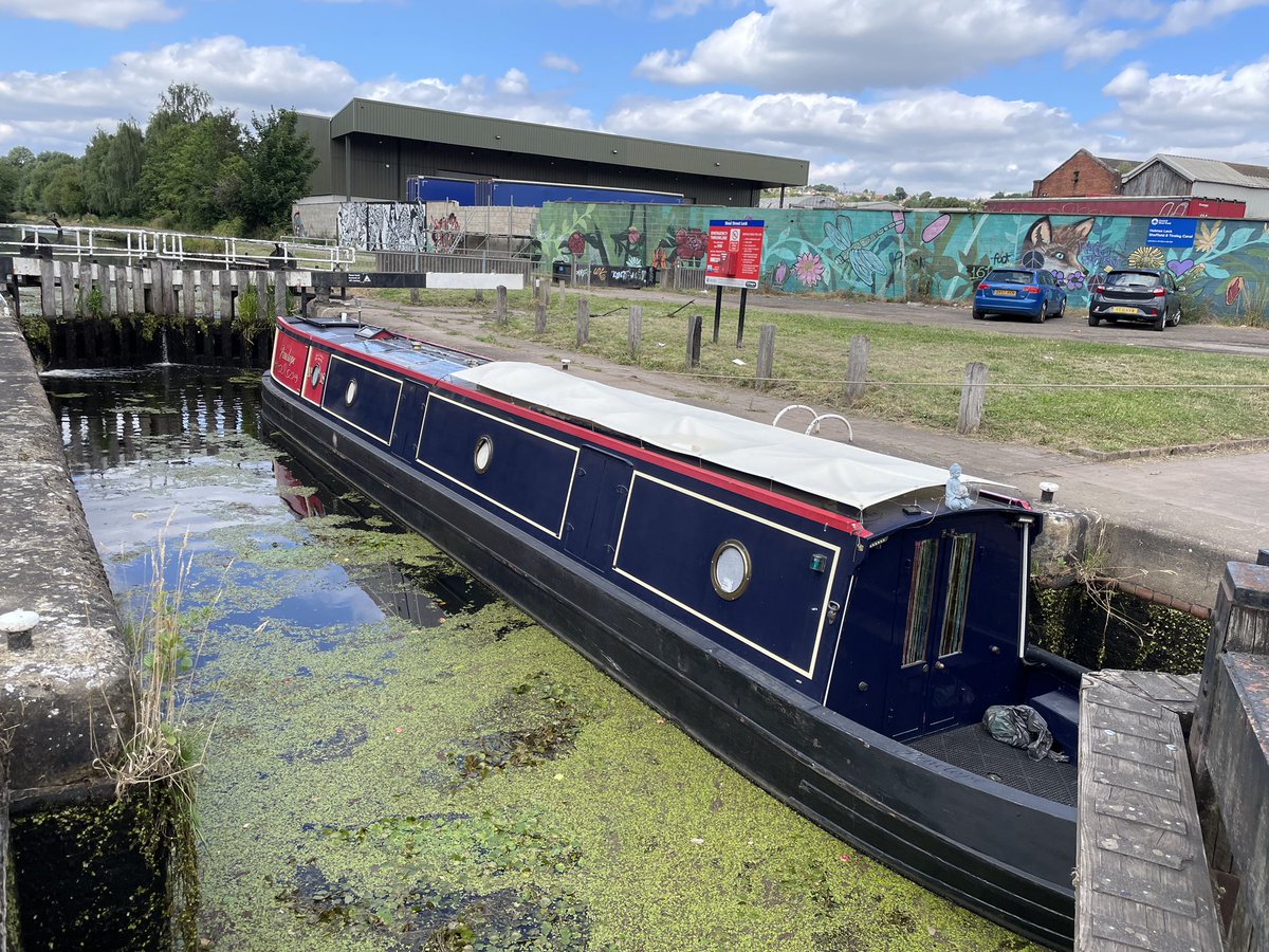 Functionalise's tweet photo. A huge thank you to @CanalRiverTrust’s volunteer lockies on the Tinsley Flight of locks this morning, particularly Peter who kept @nbpenelope, Martin and I company as we left Sheffield and shared the load! The #SouthYorkshireandSheffield canal is well worth a visit. #LifeAfloat https://t.co/grBh3ZEqRM