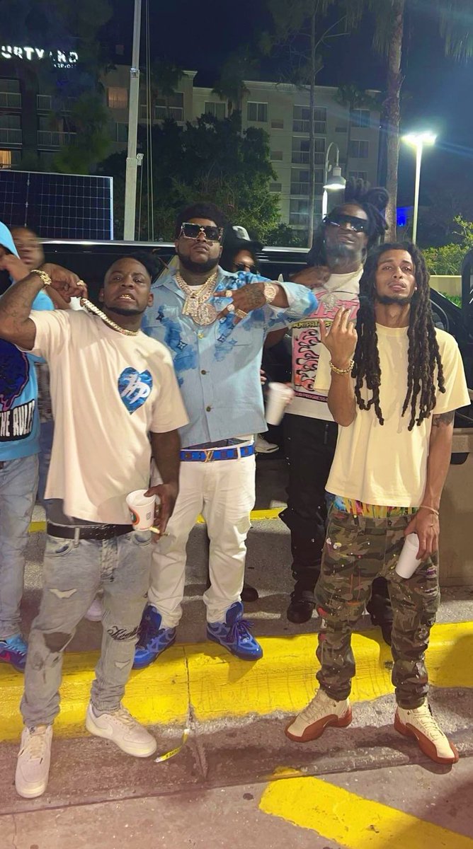 YB⛽ tweet media