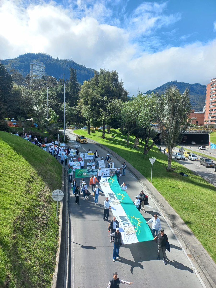 Un mes después de la movilizacióCampesina a nivel nacional, los 31 puntos acordados sigue en el papel. Hacemos un  llamado al <a href="/MinInterior/">MinInterior Colombia</a> y <a href="/MinAgricultura/">Min. de Agricultura</a> para que cumplan con los acuerdos establecidos e instalen las mesas pendientes. <a href="/petrogustavo/">Gustavo Petro</a> <a href="/MCarvajalinoV/">Martha Carvajalino</a> <a href="/CristoBustos/">Juan Fernando Cristo</a>