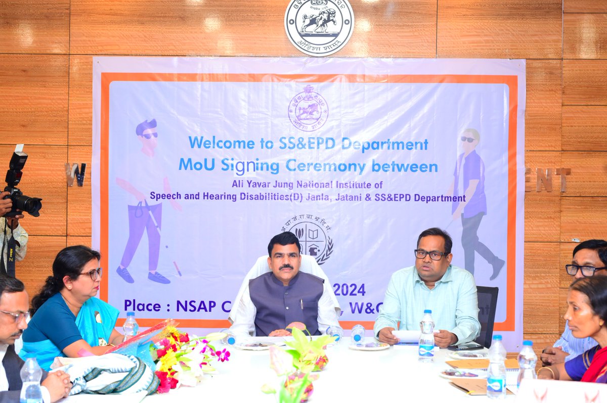 SSEPD2's tweet photo. Signing of MoU with Ali Yavar Jung National Institute of Speech and Hearing Disabilities (AYJNISHD-D) in the esteemed presence of Hon'ble Minister, Principal Secretary and Director, SSEPD Department to promote sign language across Odisha. @CMO_Odisha
 @NityanandaBJP @BPSethi https://t.co/Af1sCgPZvd