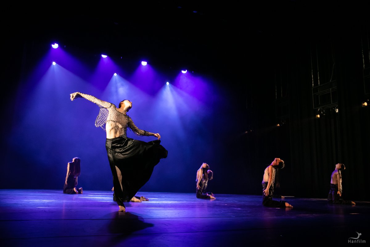 A glorious review of #Sleeper @ Dance Base from <a href="/ScottishField/">Scottish Field</a>.

'...riveting, contemporary dance’ ★★★★★ Scottish Field

'...left me yearning for more.’  ★★★★★ Scottish Field

Until the 18 Aug, 20:30 hrs

<a href="/AssemblyFest/">Assembly Festival</a> 
<a href="/edfringe/">Edinburgh Festival Fringe</a> 
#koreanseason