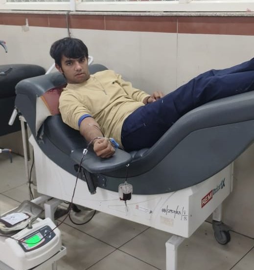 Meenaji0786's tweet photo. #SMS_HOSPITAL_JAIPUR में आज भाई राहुल कुमार मीना जी ( झील - दौसा ) ने मरीज मोनिका मीना ( गंडरावा - दौसा ) के लिए अपना #B_POSITIVE ब्लड डोनेट किया।
बहुत बहुत धन्यवाद राहुल कुमार मीना जी।
#We_Build_Humanity
#Aryan_Foundation
Call & WhatsApp. - 91+ 9414254299 https://t.co/2H7OUb6RnU