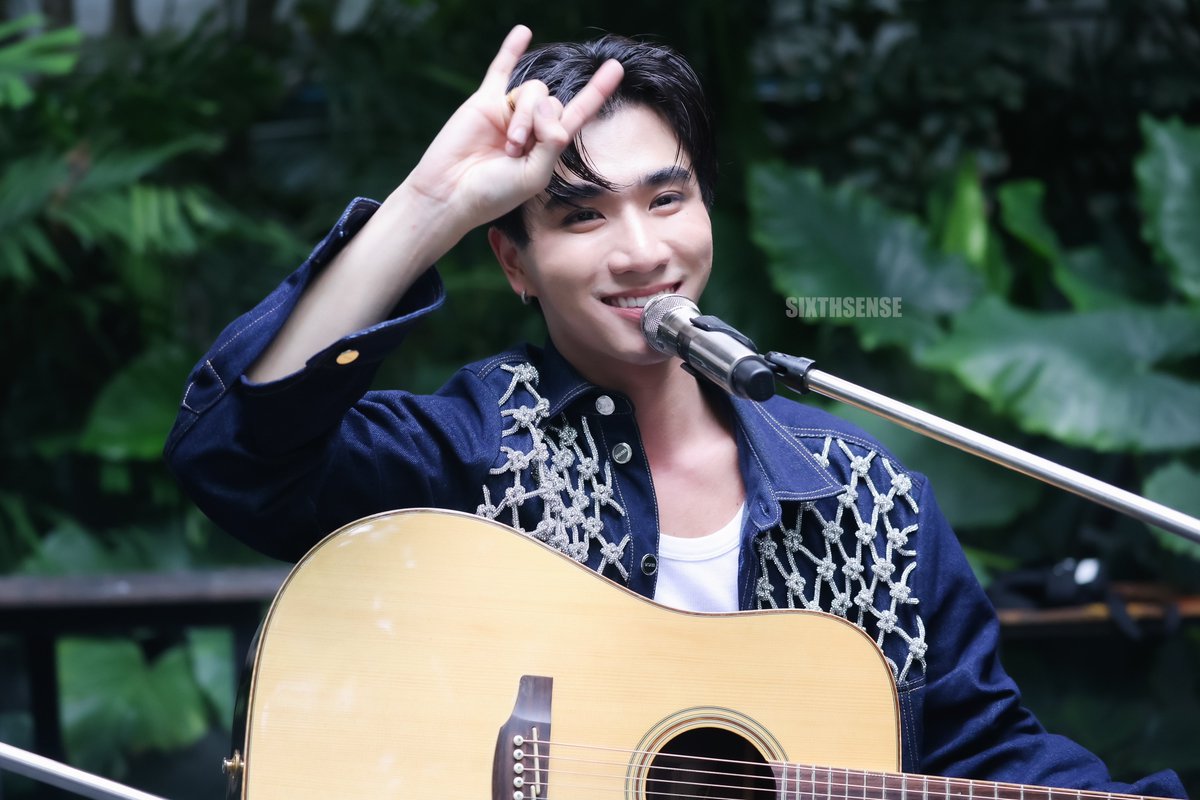 SIXTHSENSE2015's tweet photo. 20240803 Dr. Ally Sun Painting Moment in cafe with Perth 🖤

🤘🏻

@perthppe 
#DrAllyinCafexPerth
#PerthTanapon 
#KDPPE https://t.co/xPxlZvuqjO
