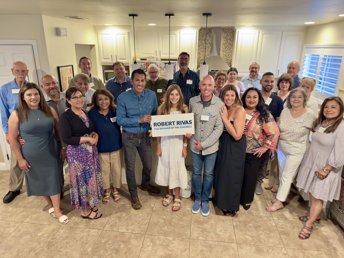 ZachHilton_CA's tweet photo. Thank you to everyone that joined and sponsored the fundraiser in support of Speaker of the Assembly Robert Rivas. These smaller events hosted in private homes are very special and make our electeds feel back at home. #HiltonForCouncil #Gilroy #HiltonForGilroy #GilroyBPAC https://t.co/q6ga12wgIq