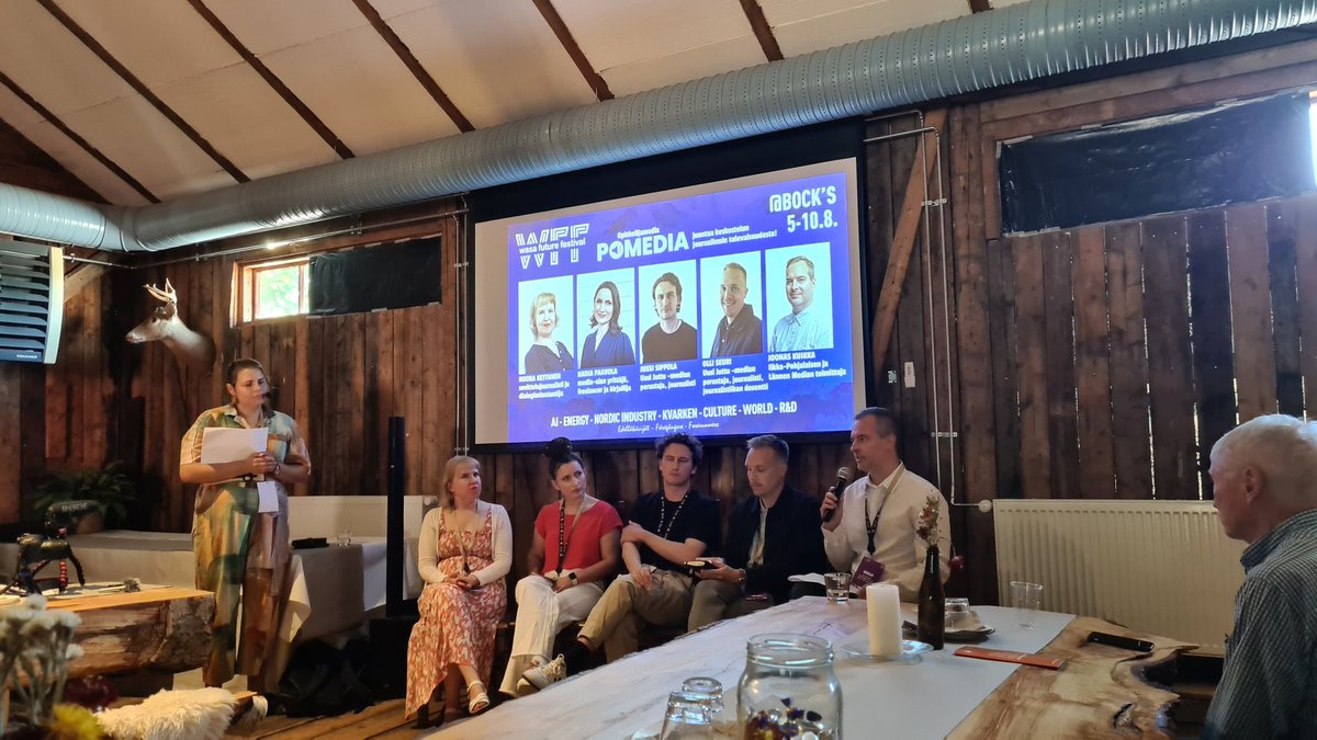 Journalismin tulevaisuudesta &amp; trendeistä kuten tekoälystä, pelillistämisestä, faktajournalismista &amp; somejournalismista keskusteltiin Wasa Future Festivalilla <a href="/univaasa/">University of Vaasa</a> <a href="/PomediaFi/">Pomedia.fi</a> Hanna Hietikon vetämänä. Mukana Nadia Paavola <a href="/NooraKettunen/">Noora Kettunen</a> <a href="/ooseuri/">Olli Seuri</a> Jussi Sippola <a href="/JoonasKuikka/">Joonas Kuikka</a>