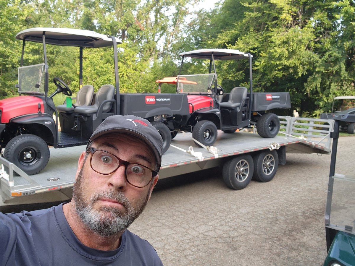 MurrayGuitars's tweet photo. Thank you @JayLongturf and @smithturf! Finally our 26 month past due lease replacements have arrived. @ToroGolf ...don't rest now! Keep it coming, there are a lot of guys struggling to get their jobs done and are desperate for new equipment.
#rediron
#ibleedtorored https://t.co/Dx1nZsi2kU