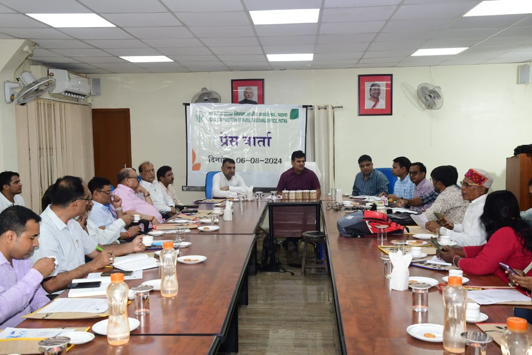 BiharFci's tweet photo. #भारतीय_खाद्य_निगम, क्षेत्रीय कार्यालय,पटना में आज आयोजित #प्रेस_वार्ता में महाप्रबंधक(क्षेत्र) श्री अमित भूषण द्वारा ओपन मार्केट सेल स्कीम #OMSS के तहत चावल की बिक्री संबंधी जानकारी #मीडिया  प्रतिनिधियों एवं #स्टेक_होल्डरों को प्रदान किया गया । #FoodForAll #खाद्यसुरक्षाFCIकावादा https://t.co/Q2PJblr5FA