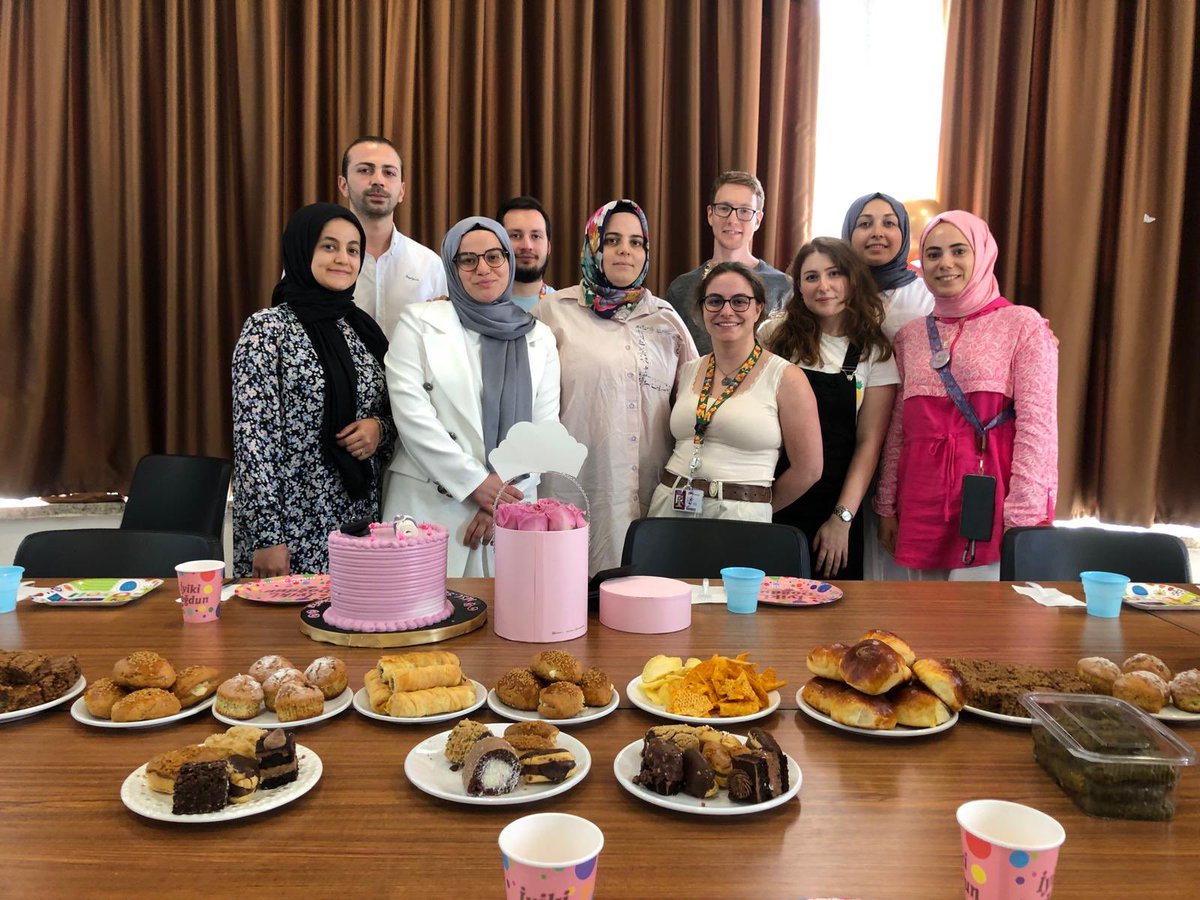 SevdeAltuntas's tweet image. Sevgili Seyfureciğim, tezini başarıyla savundu. Başarılarının devamını dilerim. #AltuntasLab #devam #iyikidoğdun