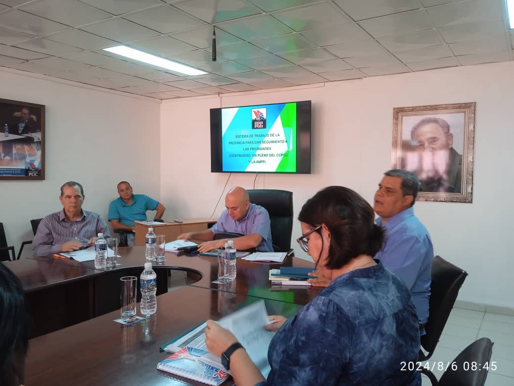 Inicia <a href="/DrRobertoMOjeda/">Dr. Roberto Morales Ojeda</a> visita de trabajo a #Cienfuegos con chequeo de acuerdos emanados del 8vo. Pleno del CC del PCC y de Asamblea Nacional del Poder Popular. 
Recorrerá centros de la producción y los servicios en el territorio.
(noticia en construcción)