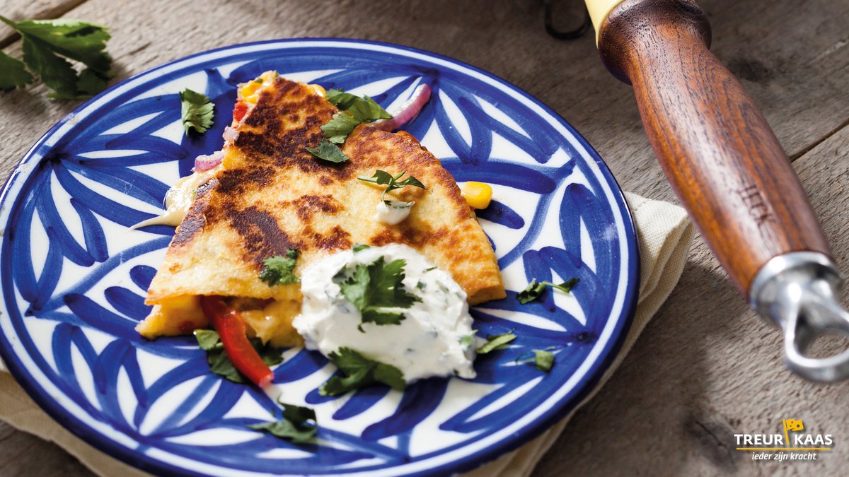 Mexicaanse quesedilla's - Lekker zomers gerecht! Bekijk het hele recept op onze website: treurkaas.nl/recepten/mexic… #recept #mexicaans #quesedilla #gerecht #treurkaas #kaas