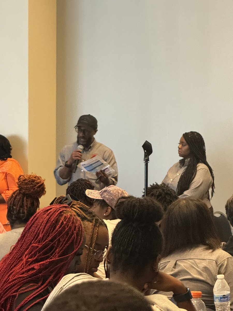 Our Dean and SSST Coordinator at #FPCSSE presenting their plans for success on this #Journeyto30 <a href="/FriendshipPCS/">Friendship PCS</a>