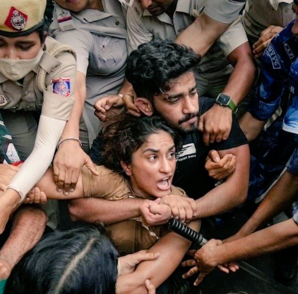 hoppingshoes's tweet photo. From being dragged on the streets of Delhi to making history, #VineshPhogat has defeated world champion Yui Susaki! She broke into tears after this incredible win. Despite all the injustice and hardship, she fought like a warrior and made India proud. What an inspiration! 🇮🇳 https://t.co/4fCZVe57Vj