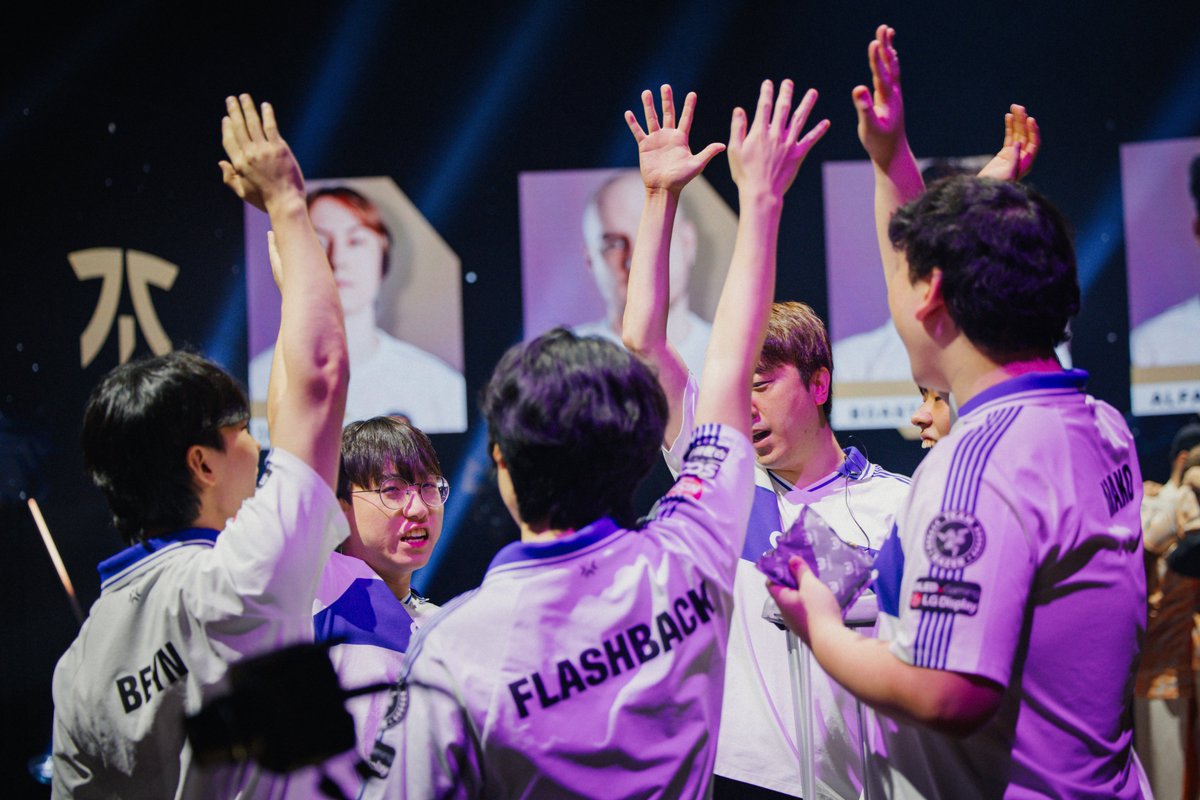 DRX_VALORANT's tweet photo. DRX VALORANT. PLAYOFFS BOUND.

금일 승리로 발로란트 챔피언스 서울 플레이오프에 진출하였습니다! 

#DRX #DRXWIN #EnjoyChallenge
#VALORANTChampions #WEAREPACIFIC 
#OurTimeIsNow https://t.co/fXGjzMP0JJ