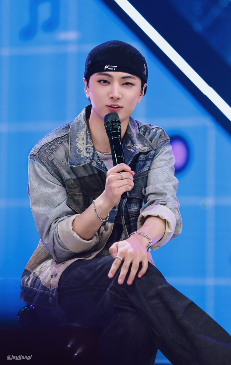 240806

뭐야 
왜 그렇게 웃어 주는 거야 🥲

설레게 해
#JAY #제이 #ジェイ #박종성 #종성 
#ENHYPEN #엔하이픈 #エンハイプン