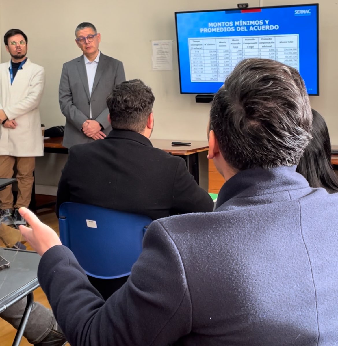 En Lampa seguimos sin suministro eléctrico tras más de 100 horas. Hoy, en reunión con SERNAC, exigimos una multa ejemplificadora y en directo beneficio de las familias. Las empresas eléctricas han fallado en su responsabilidad. #LampaSinLuz
#multaejemplificadora