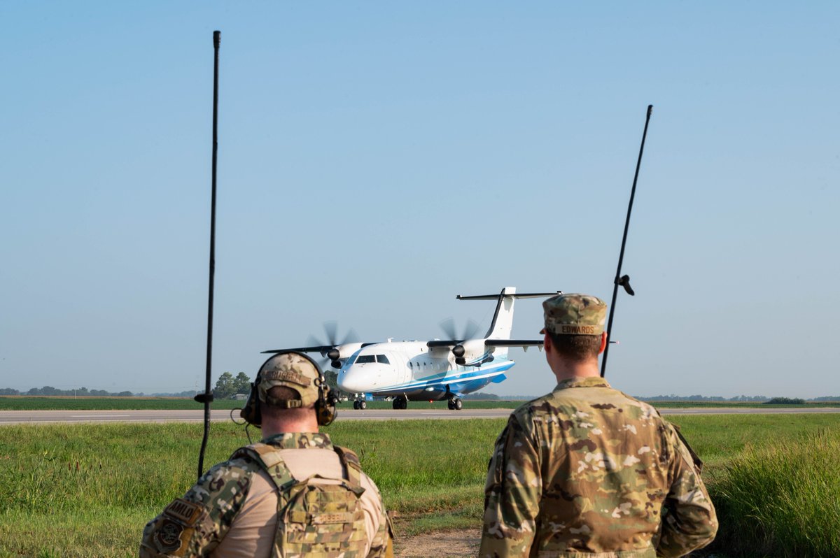 USSOCOM's tweet image. ♠️Refuel, Rearm, and Return to the fight

📍LZ secured on Highway 63 in Arkansas

#AirCommandos from @AFSpecOpsCmd exercised Agile Combat Employment capabilities during Emerald Warrior 24 FTX II with a forward arming and refueling point. #FARP

Read more: dvidshub.net/news/477748/af…