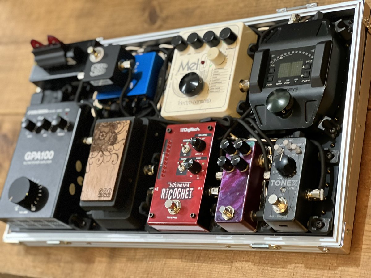 tetsu_203's tweet photo. #tonexpedalboard
#tonexone を中心に最低限のペダルとパワーアンプ #GPA100 でキャビネットにさせるコンパクトボード!
#KRCract の #PEDALBASE でマジックテープ未使用✨
素晴らしい✨
#crybabymini改 #MEL9 #WhammyRicochet #shunnokinadesign https://t.co/IKdRDI3gFx