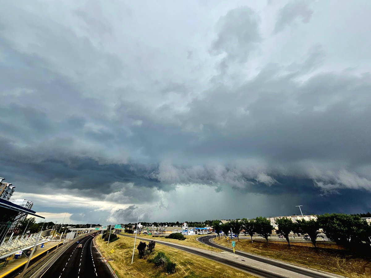 N4V1111's tweet photo. Captured just before the hail storm
.
.
#viewfromcamera #photography #naturephotography https://t.co/lejXXRjcJf